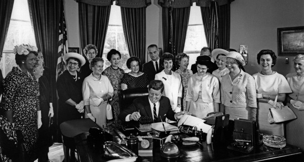 American_Association_of_University_Women_members_with_President_John_F._Kennedy_as_he_signs_the_Equal_Pay_Act_into_law.jpg