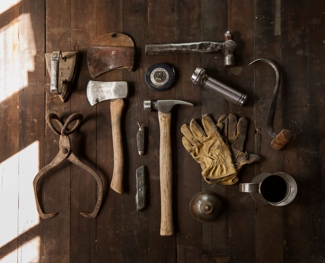 construction-work-carpenter-tools.jpg